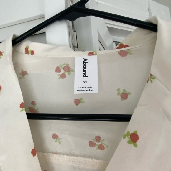 Abound short sleeve button up - Picture 2 of 2